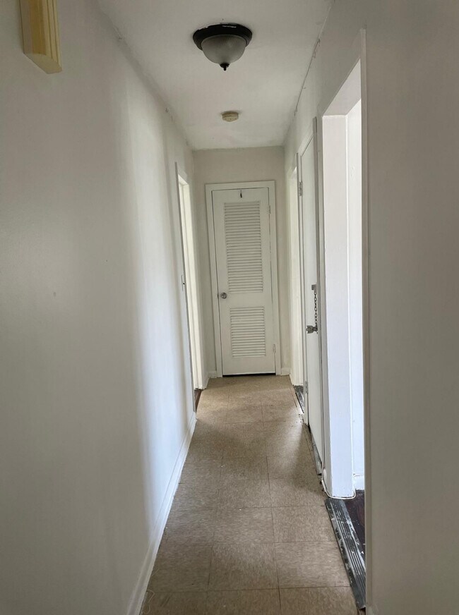 Building Photo - 112 Burhans Ave