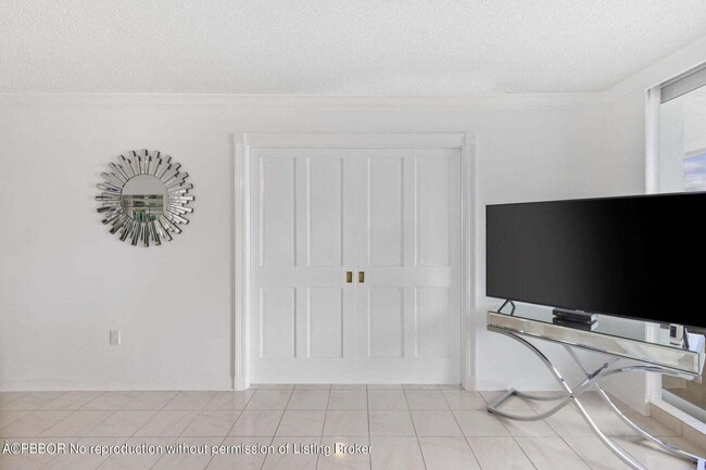 Building Photo - 3546 S Ocean Blvd