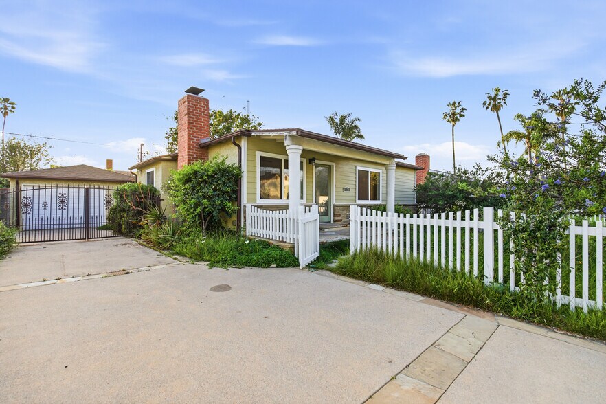 Building Photo - 3379 Stewart Ave