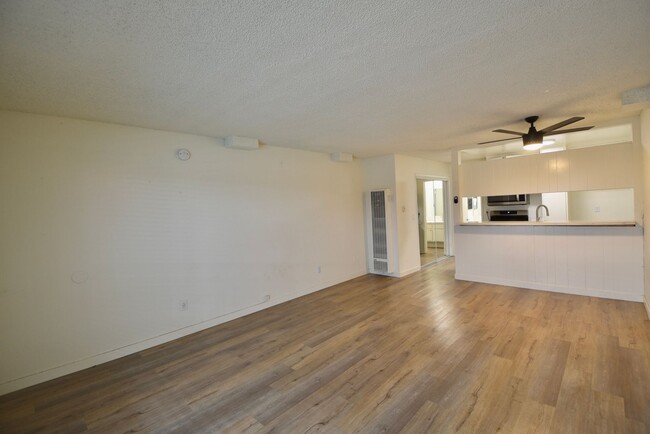 Building Photo - 14142 Victory Blvd