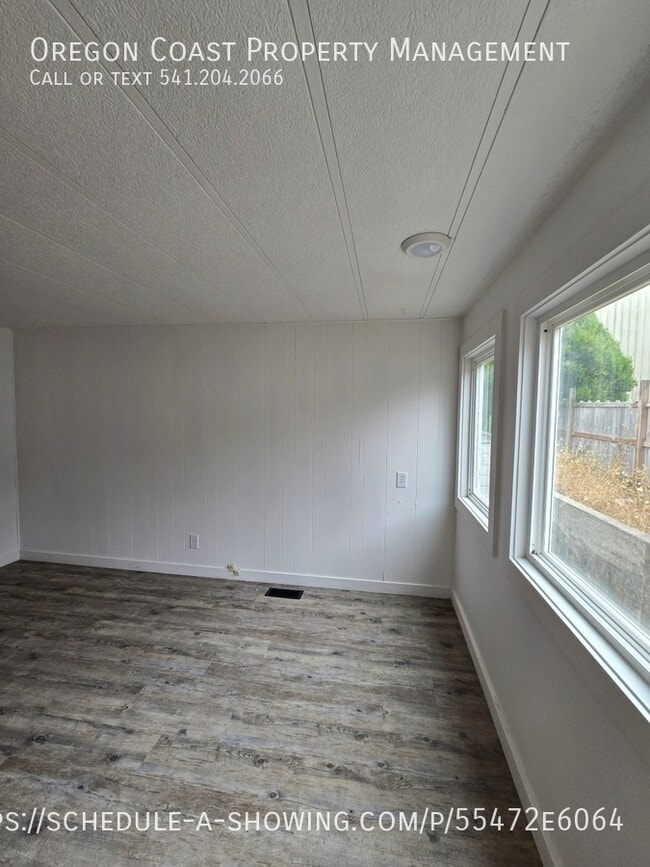 Building Photo - 963 S Grayling St