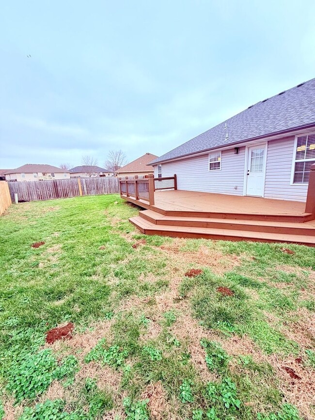 Building Photo - Bent Tree Subdivision - 4 BR - 2 Living Areas - 3 Car