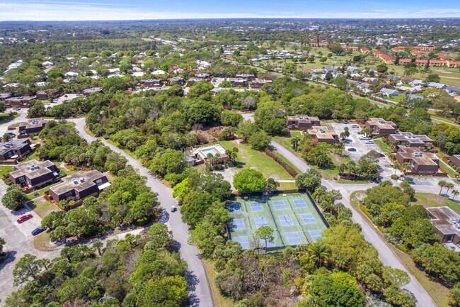 Building Photo - 5674 SE Riverboat Dr