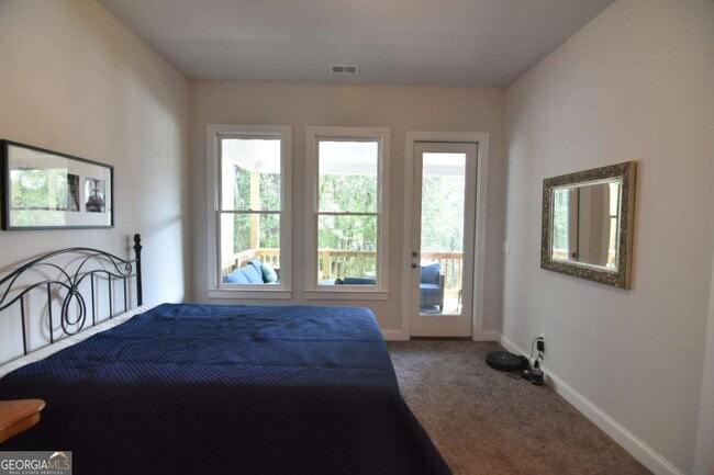 Building Photo - 137 Pearl St