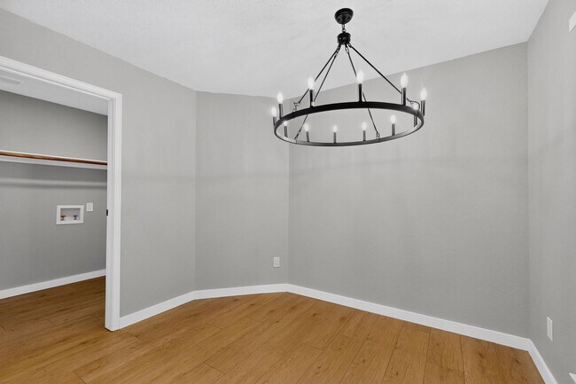 Building Photo - 215 Aspenway Dr