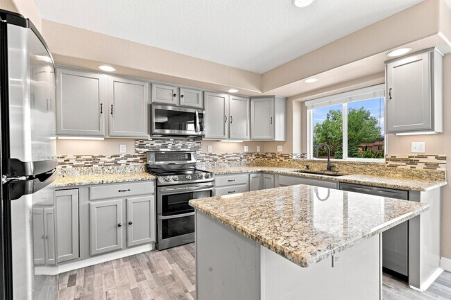 Building Photo - $2,395.95, 4 bed, 3.5 bath located in Colorado Springs with Central AC.