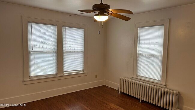 Building Photo - 46 Circular St