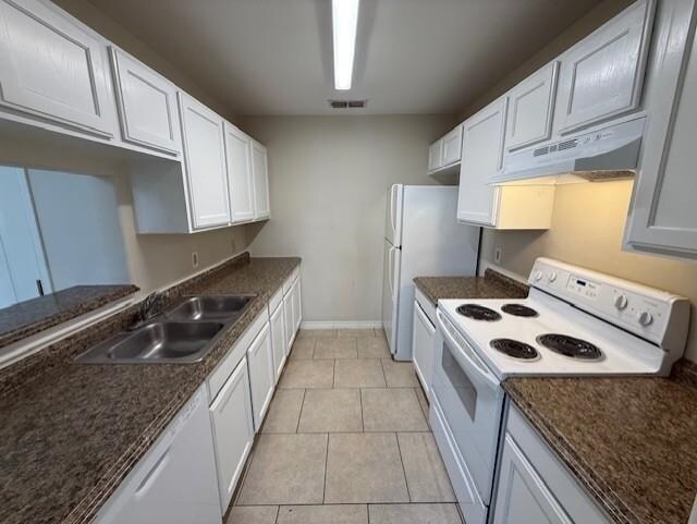 Building Photo - 2720 Camelot Dr