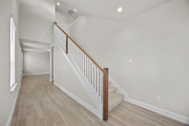 Building Photo - 213 Graver St