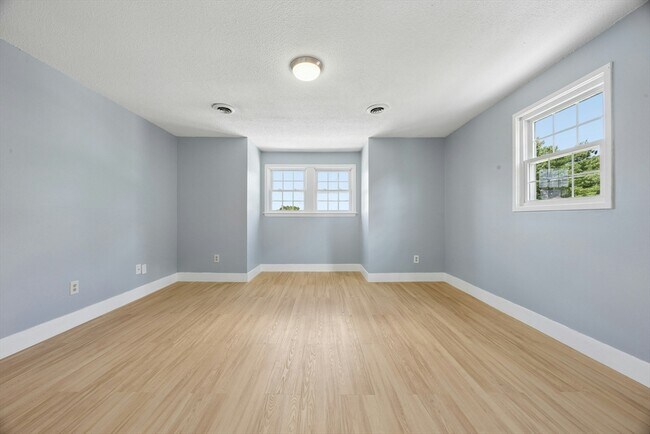 Building Photo - 244 Mt Vernon St