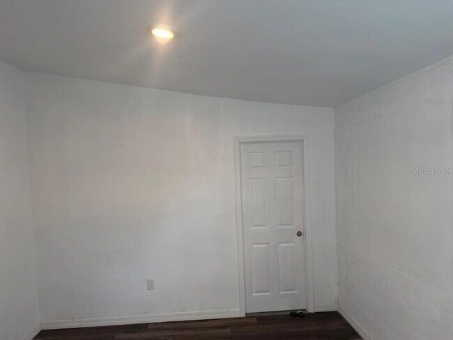 Building Photo - 8708 N Edison Ave