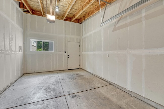 Building Photo - 1231 Newton St