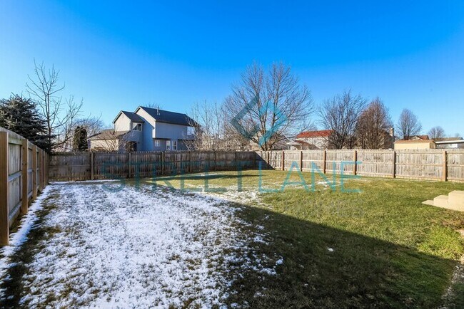 Building Photo - REDUCED!