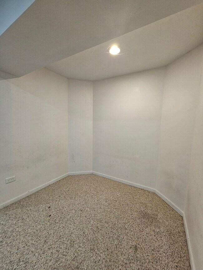 Building Photo - 420 Merry Oaks Rd