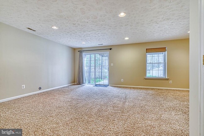 Building Photo - 206 Colgate Dr