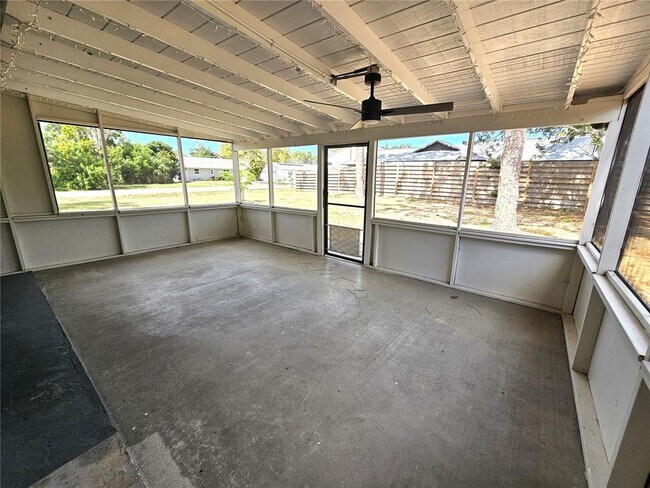 Building Photo - 8820 Pohoy Ave