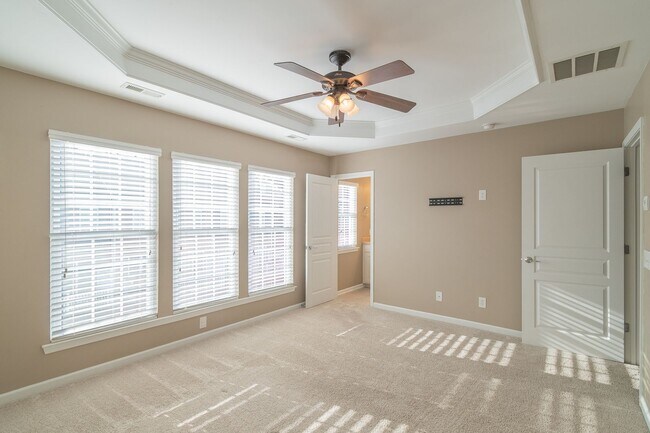 Building Photo - Gorgeous Townhome in the Heart of Fort Mil...