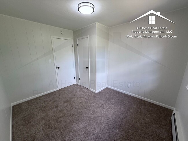 Building Photo - 511 Kleewood Dr