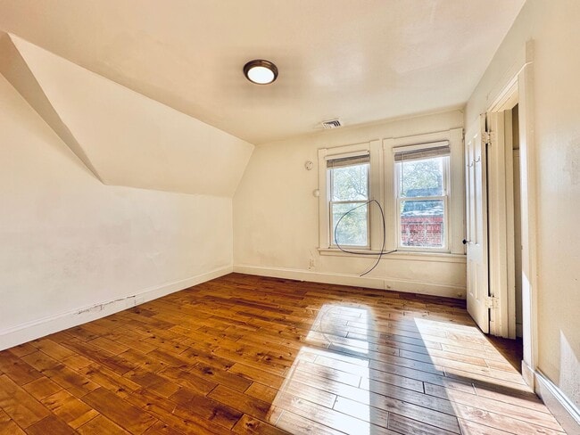 Building Photo - 66 Trumbull St