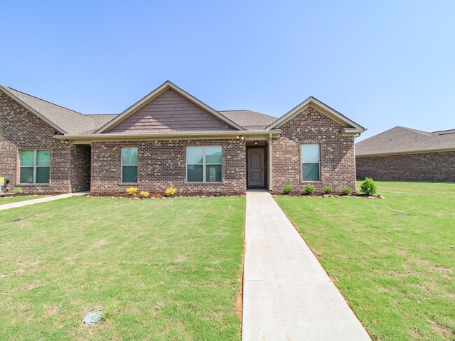 Building Photo - Lucas Ferry Townhomes - Move In Ready!