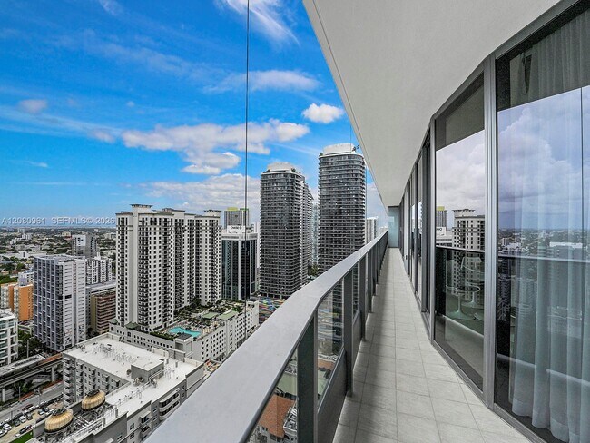 Building Photo - 1000 Brickell Plaza