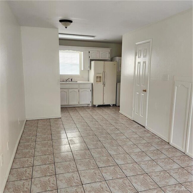 Building Photo - 417 N 28th St