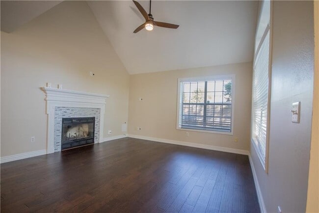 Building Photo - 2 Oak Ridge Ln