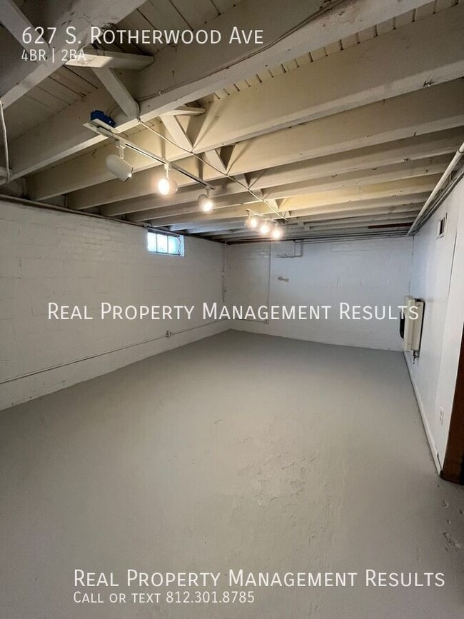 Building Photo - 627 S Rotherwood Ave