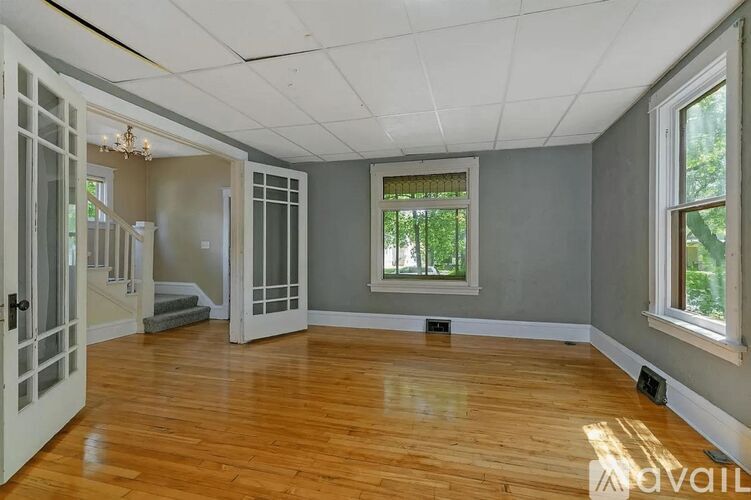 Building Photo - 507 7th Ave S