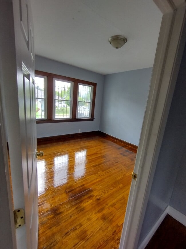 Building Photo - 1733 Lockbourne Rd