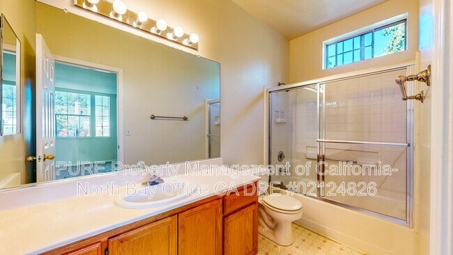 Building Photo - 520 Laurel Grove Cir