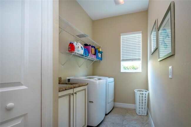 Building Photo - 4940 Tobermory Way