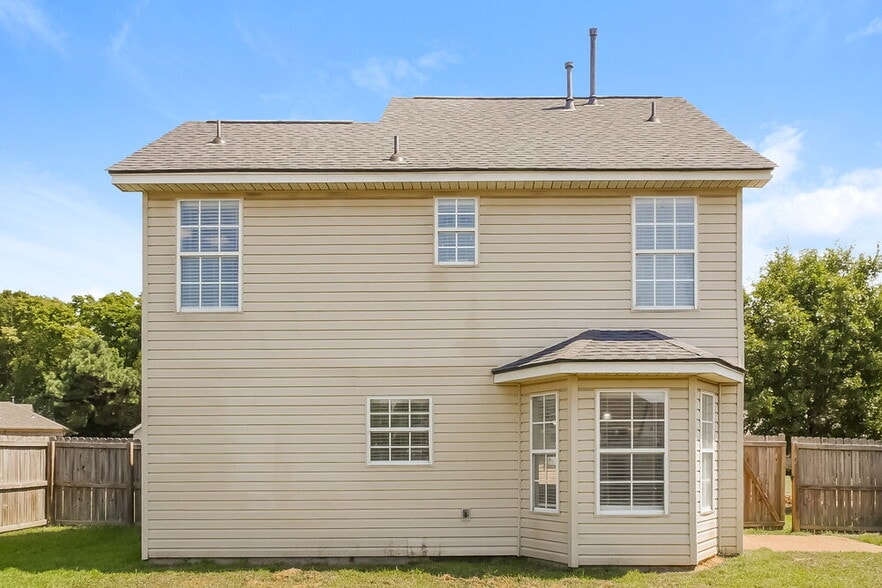 Building Photo - 4551 Blue River Dr