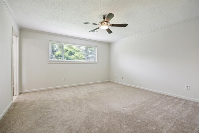 Building Photo - 10623 Hillcroft St
