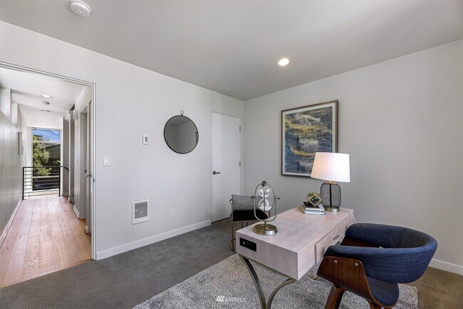 Building Photo - 4027 California Ave SW