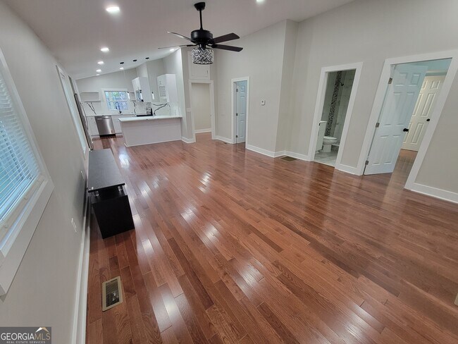 Building Photo - 768 4th St