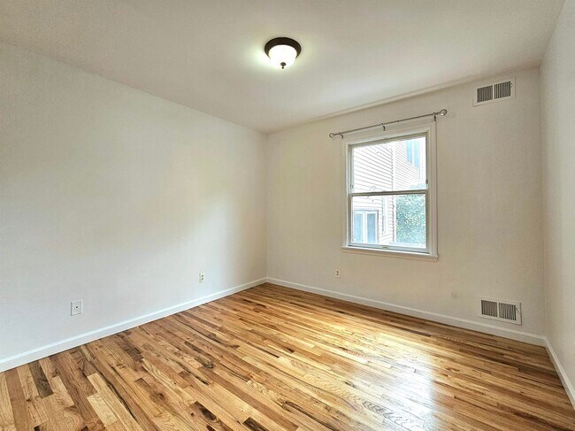 Building Photo - 113 Palisade Ave