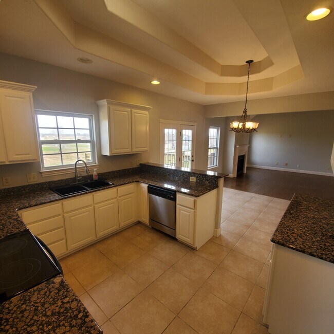 Building Photo - 2130 N Williamsburg Ln