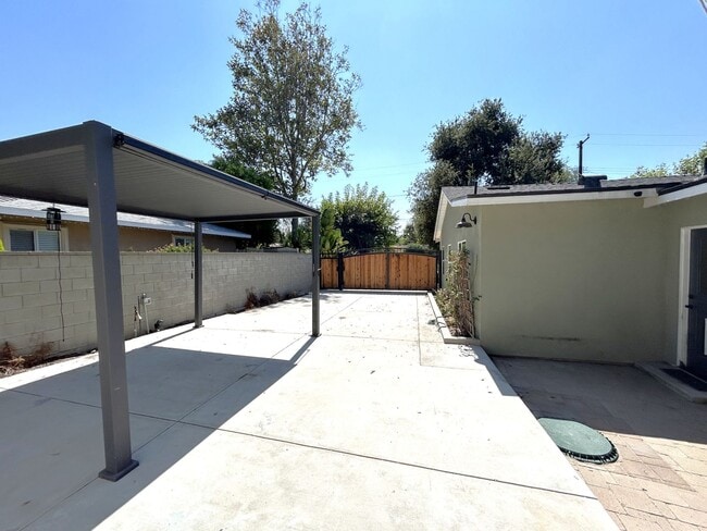 Building Photo - 247 W Woodland Oaks Dr