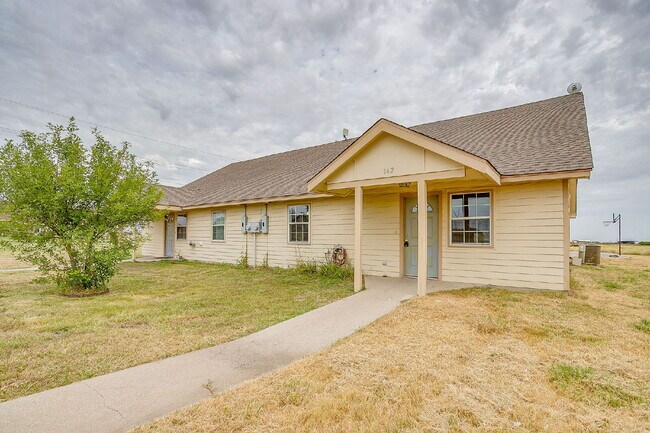 Building Photo - Updated Duplex in Weatherford