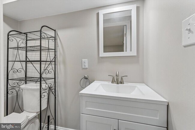 Building Photo - 137 Vassar St