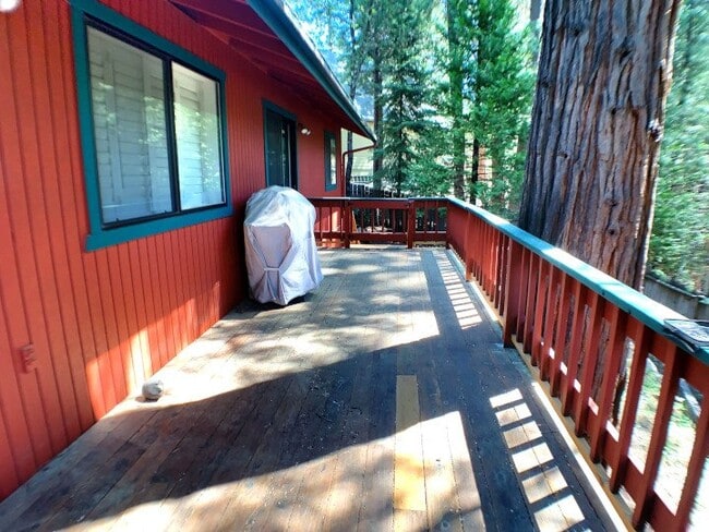 Building Photo - Pride of ownership in this 3/2 near the lake!