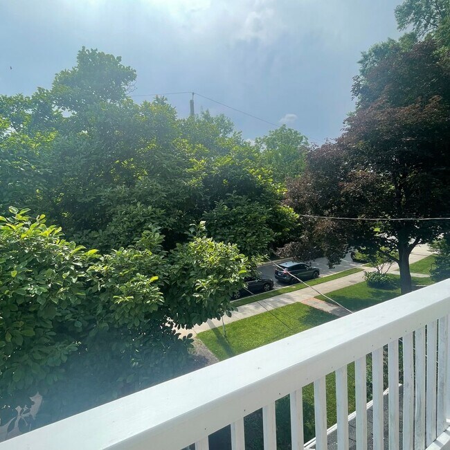 Building Photo - Palisades, NW Washington, DC - Beautiful 4...