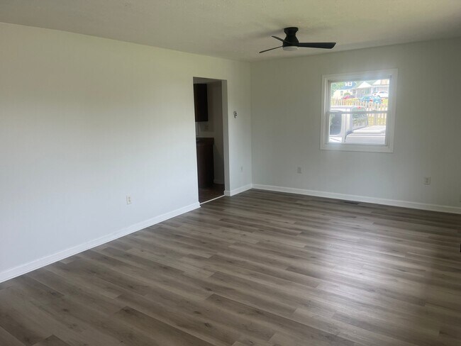 Building Photo - 4217 Old Riverside Dr
