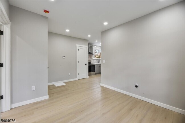 Building Photo - 143 Johnston Ave