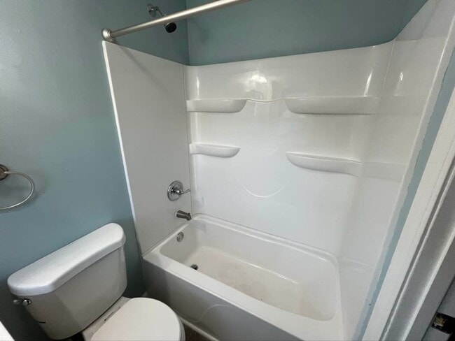 Building Photo - Gorgeous Studio Apartment in Quiet Pittsfi...