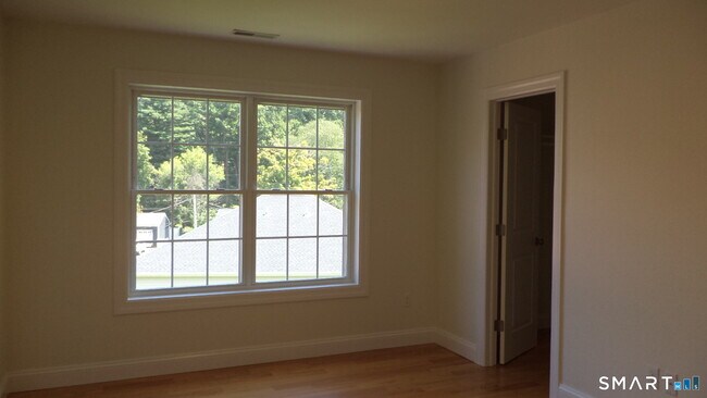 Building Photo - 33 Maple Ave