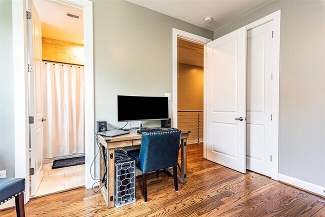 Building Photo - 2510 Chenevert St