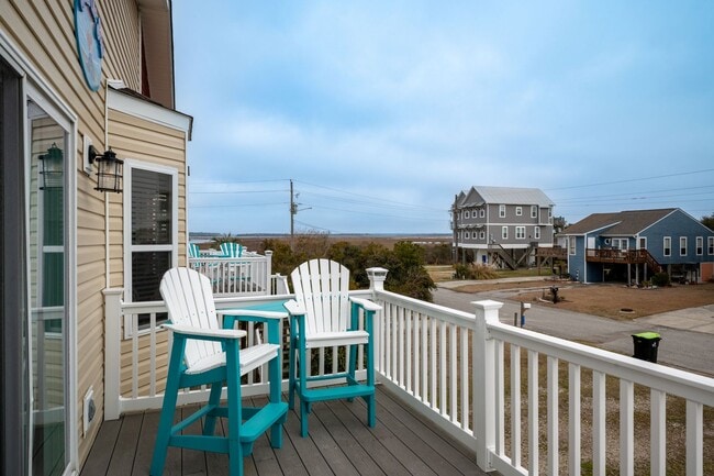 Building Photo - FURNISHED OFF-SEASON MONTHLY RENTAL - AVAILABLE MID-SEPT '27