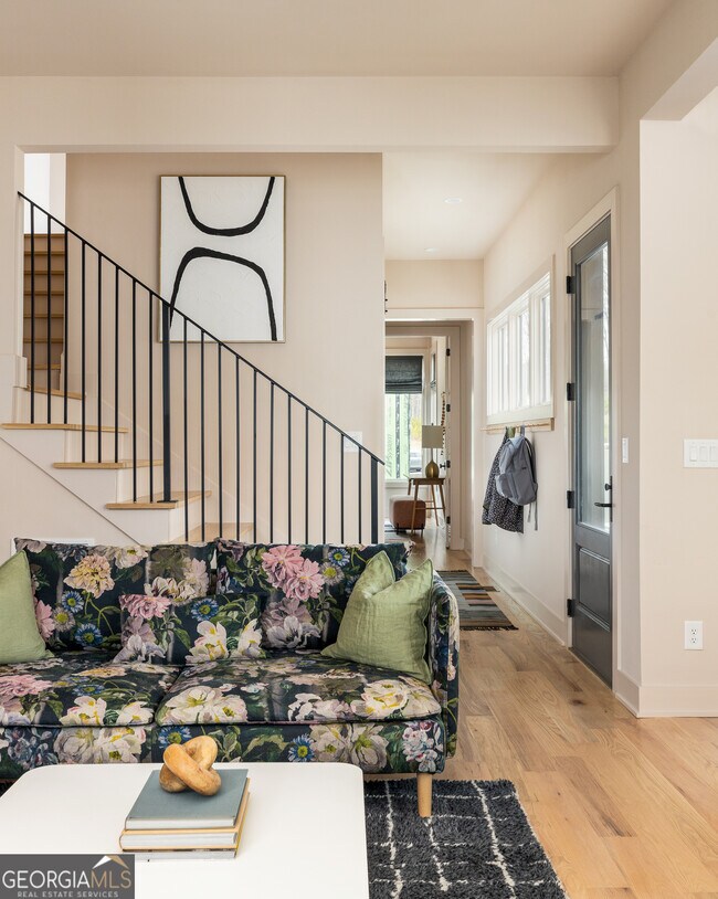 Building Photo - 1190 Mado Lp